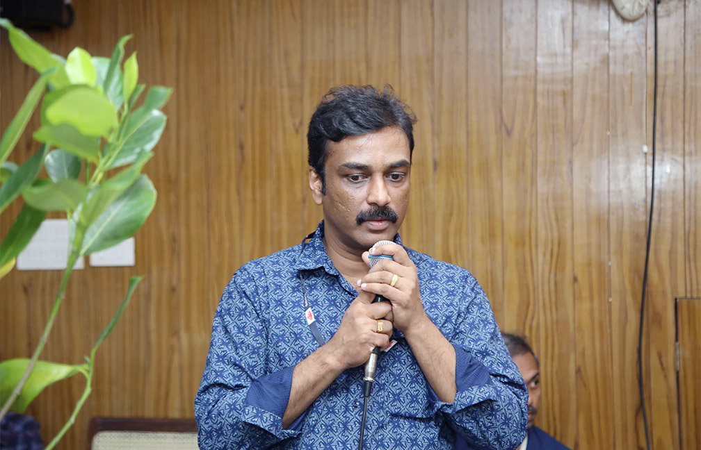 World Environment Day Celebration held at DES on 5 June 2024. Sri. Sreejith P.s< Statistical Assistant welcoming the guests.